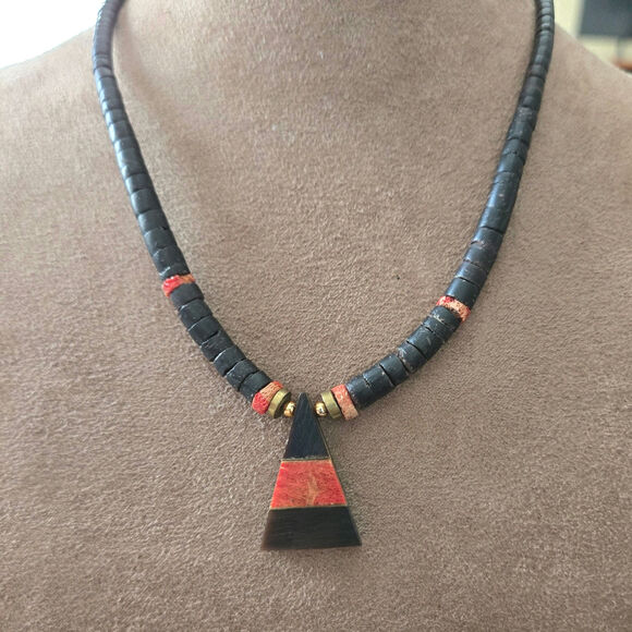 Vintage  Shell Native American Heishi and Red Coral‎ Inlay Triangle Necklace 15" - Picture 3 of 6
